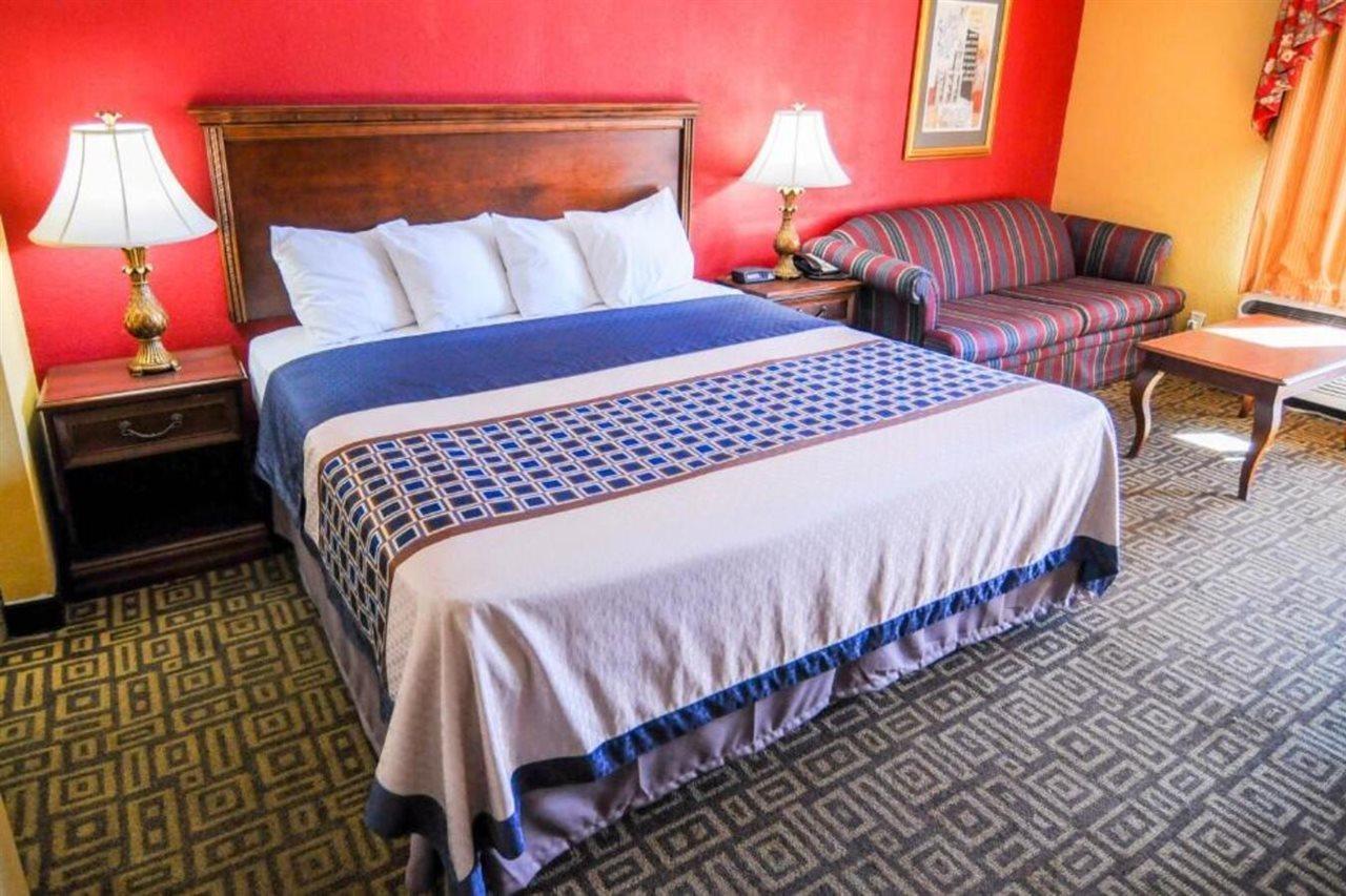 Heritage Inn Милледжвилл Экстерьер фото