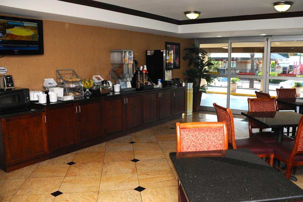 Heritage Inn Милледжвилл Экстерьер фото