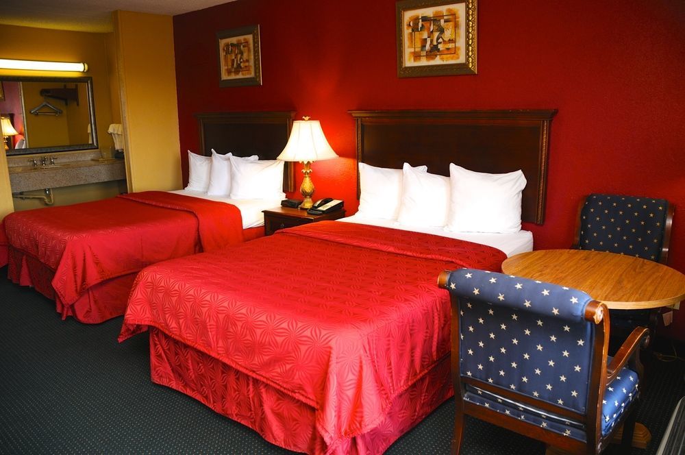 Heritage Inn Милледжвилл Экстерьер фото