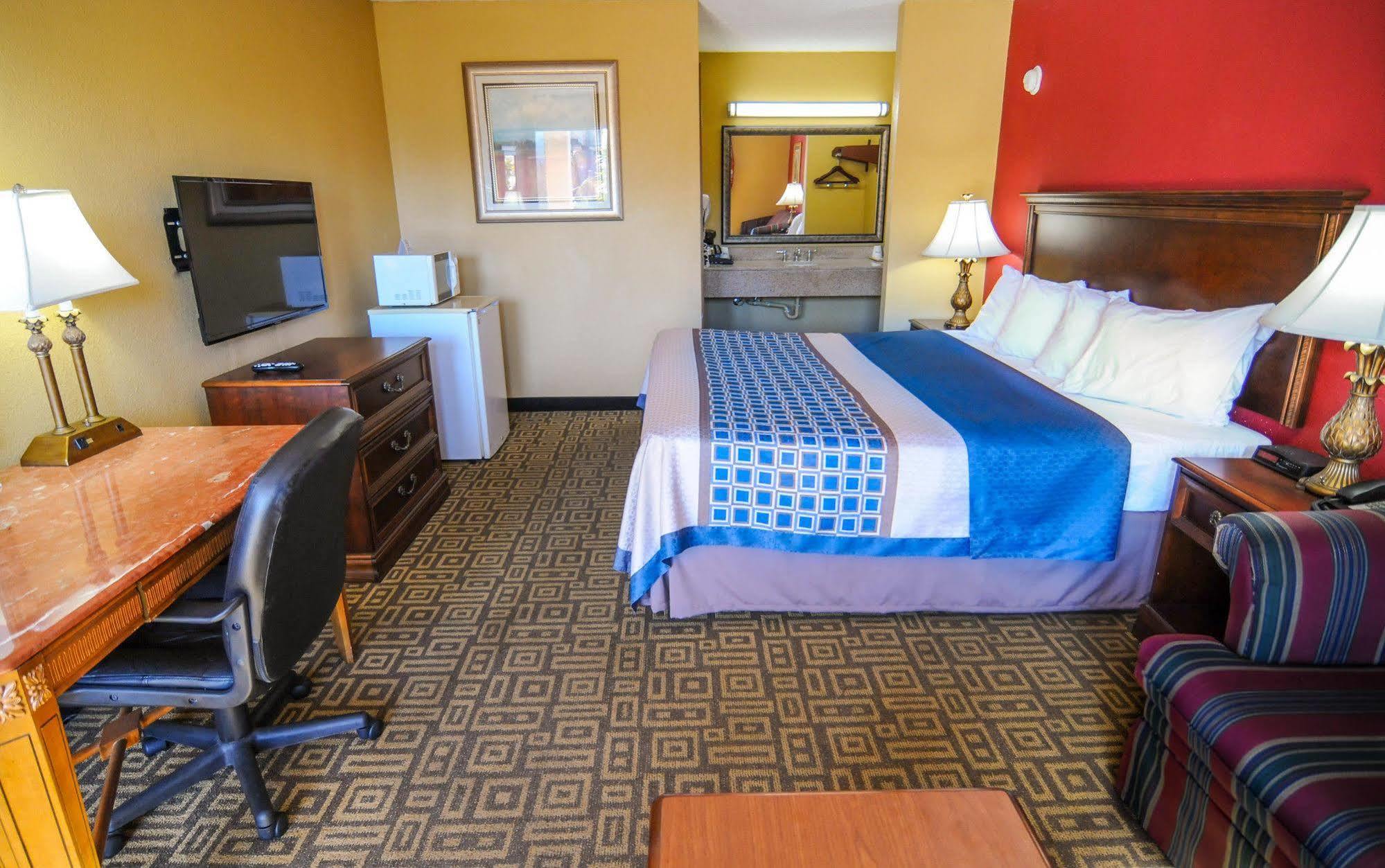 Heritage Inn Милледжвилл Экстерьер фото